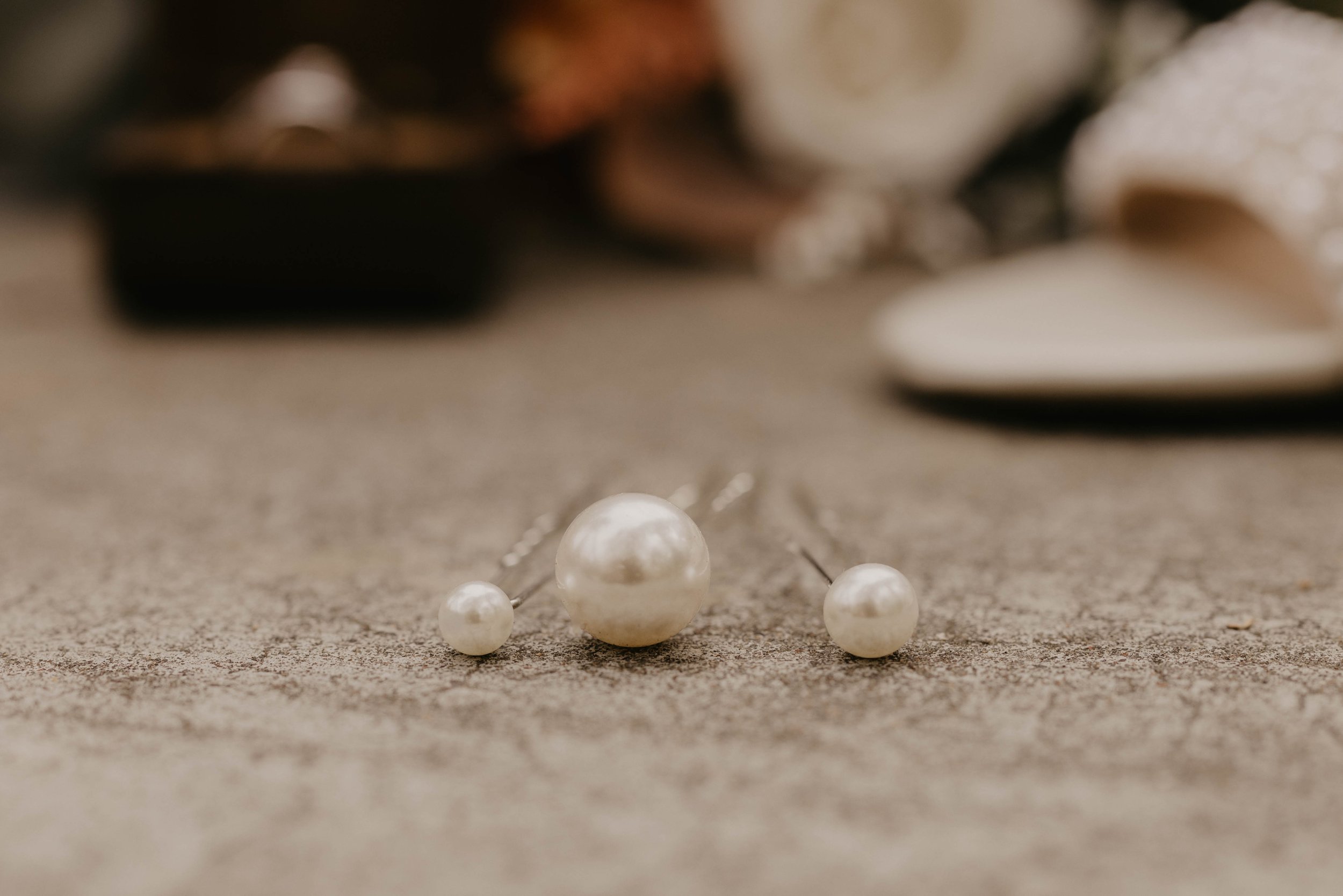 Pearl hair pins